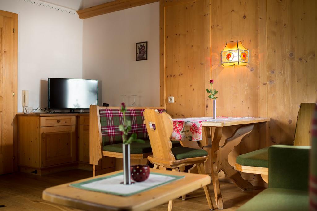 Alfonsstueberl - Ferienwohnungen & Restaurant Innervillgraten Eksteriør bilde