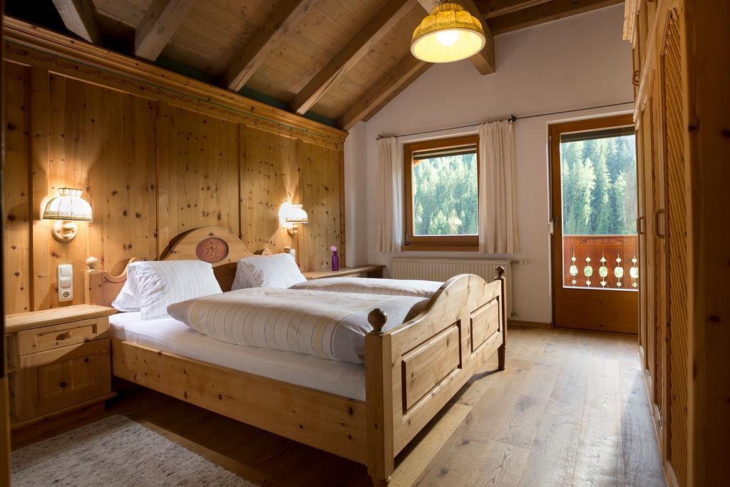 Alfonsstueberl - Ferienwohnungen & Restaurant Innervillgraten Eksteriør bilde