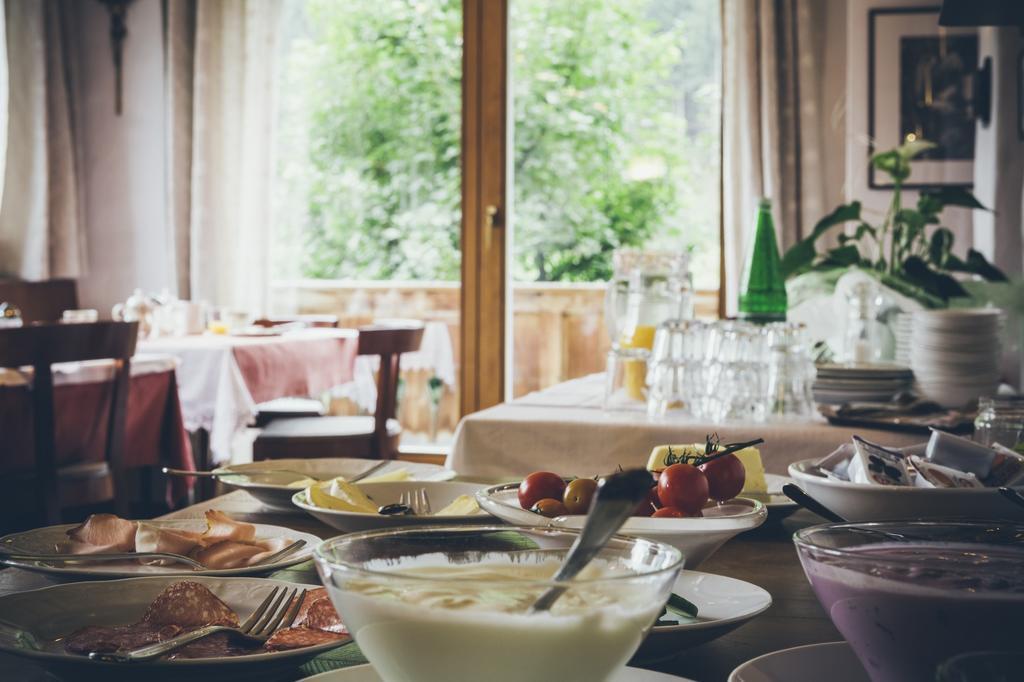 Alfonsstueberl - Ferienwohnungen & Restaurant Innervillgraten Eksteriør bilde